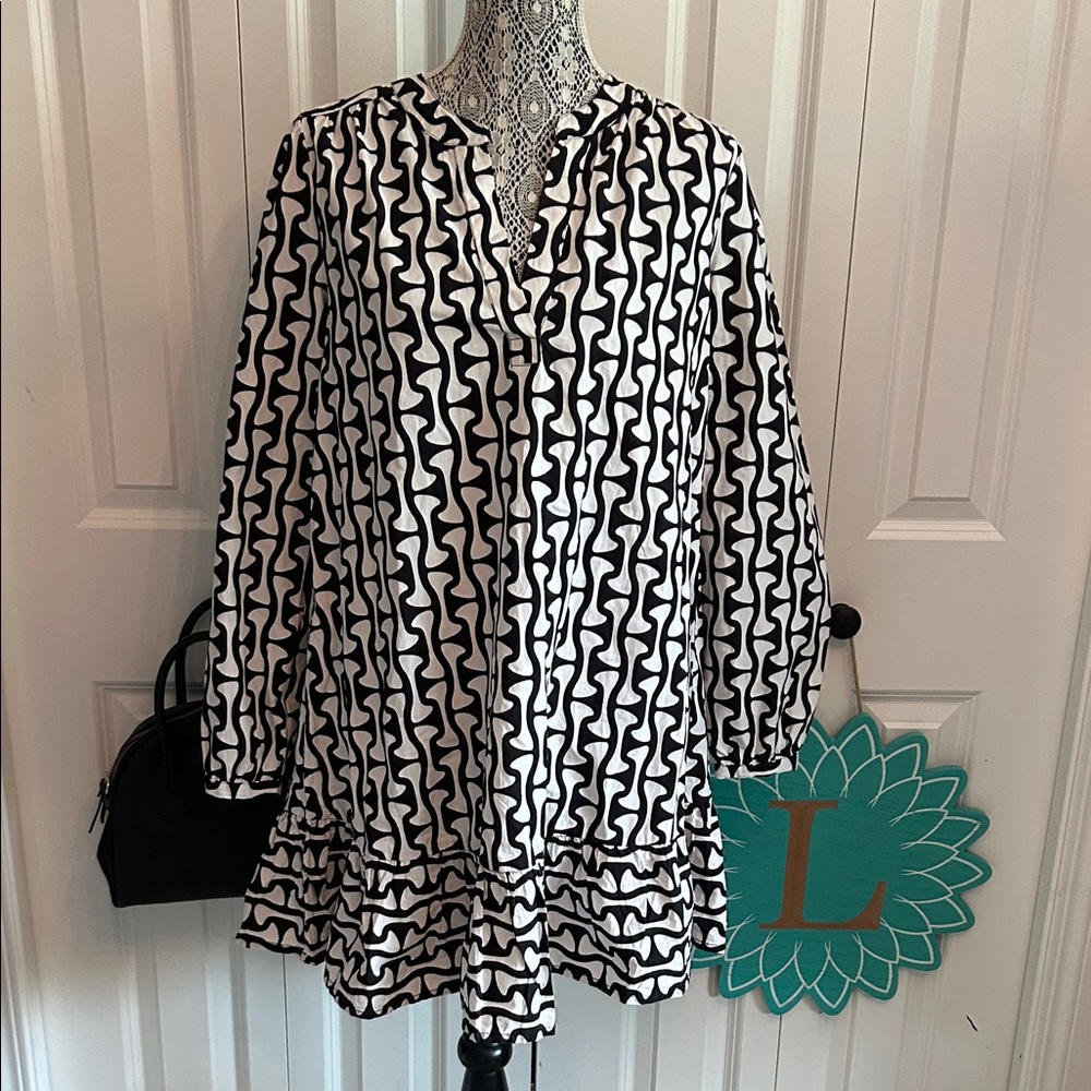 Black and White Patterned Women's Top